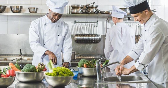 where can a food worker wash her hands